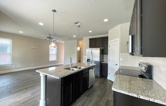 464 HIGH TECH DR