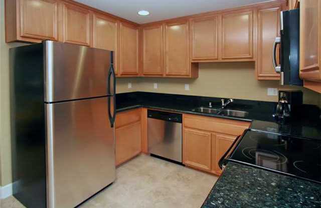 2 beds, 1 bath, 800 sqft, $2,375, Unit 29