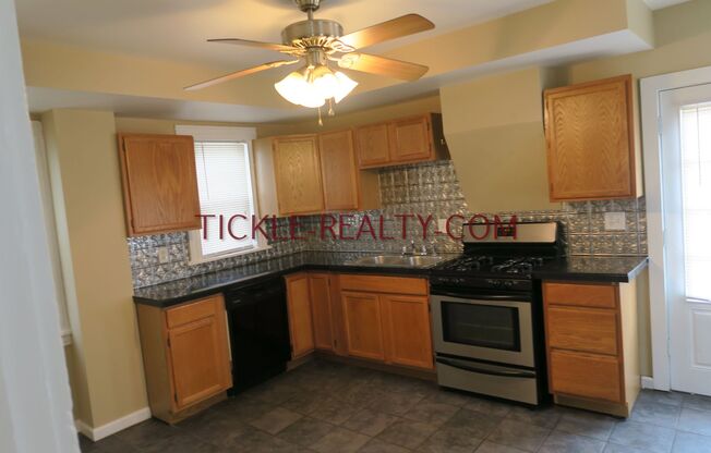 2 Bedroom House with Walk In Closet / Office - Laundry, Dishwasher