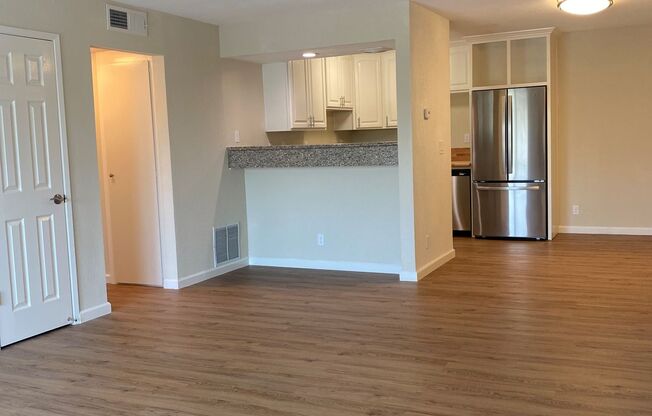 2 beds, 1 bath, 935 sqft, $2,695, Unit B211