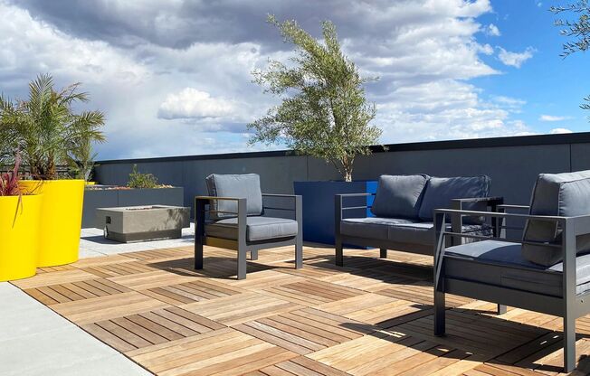 2 beds, 2 baths, 1,012 sqft, $1,810, Unit 122