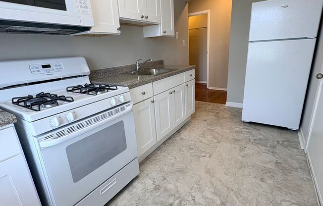 2 beds, 1 bath, 670 sqft, $1,200, Unit CA 129-3E