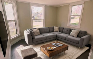 Updated 2 Bed 1 Bath home on the SE side