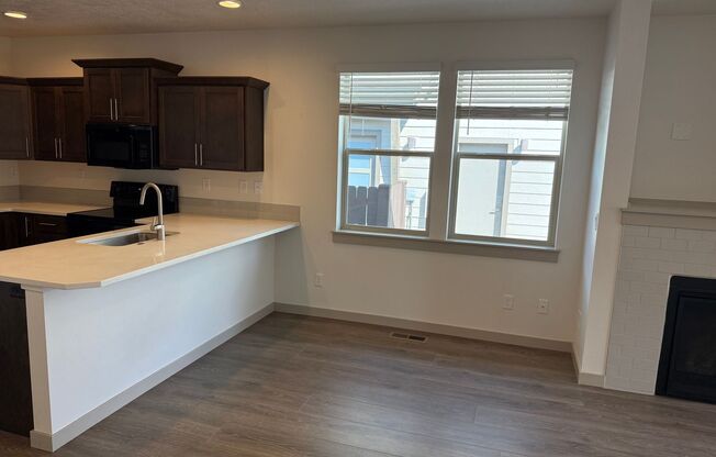 3 beds, 2 baths, 1,281 sqft, $2,495, Unit 75 NE Cessna Dr #1