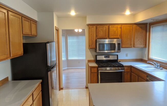 3 beds, 2.5 baths, $2,950