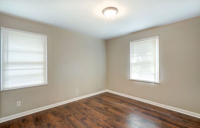 1 bed, 1 bath, $1,300, Unit A