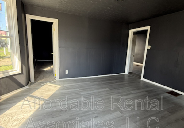 1643 S 1 ST