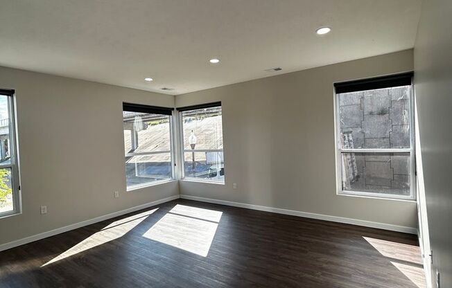 2 beds, 2 baths, 915 sqft, $1,595, Unit 226 - B915 Corner Unit