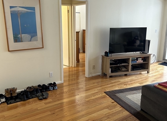 1 bed, 1 bath, 860 sqft, $2,700, Unit 407