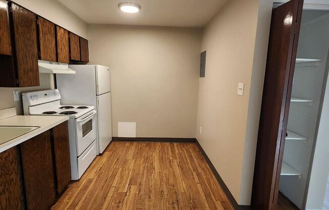 2 beds, 1 bath, 715 sqft, $895, Unit C102