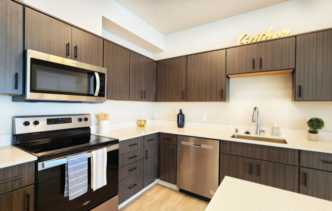 2 beds, 1 bath, 913 sqft, $1,900, Unit B-306