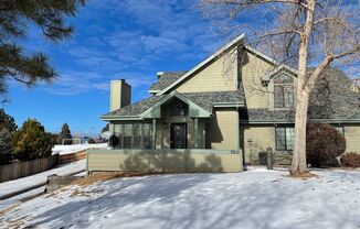 Charming 2BD Townhome with Detached Garage in Briargate