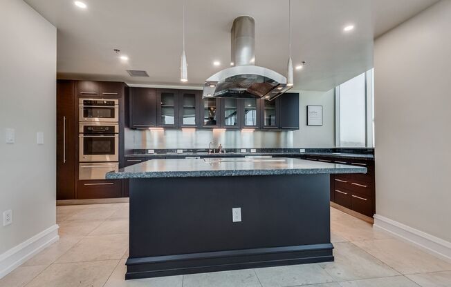 3 beds, 5 baths, $18,975, Unit # 4305