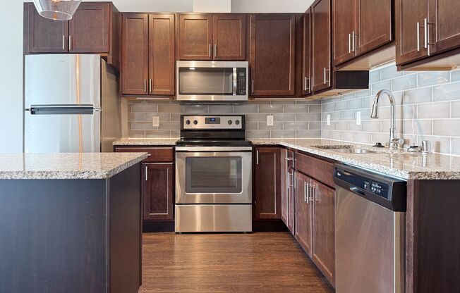 1 bed, 1 bath, 811 sqft, $1,775, Unit 839 - 202