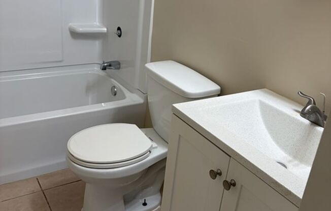 3 beds, 1 bath, 891 sqft, $2,100, Unit 333 South 8th St.