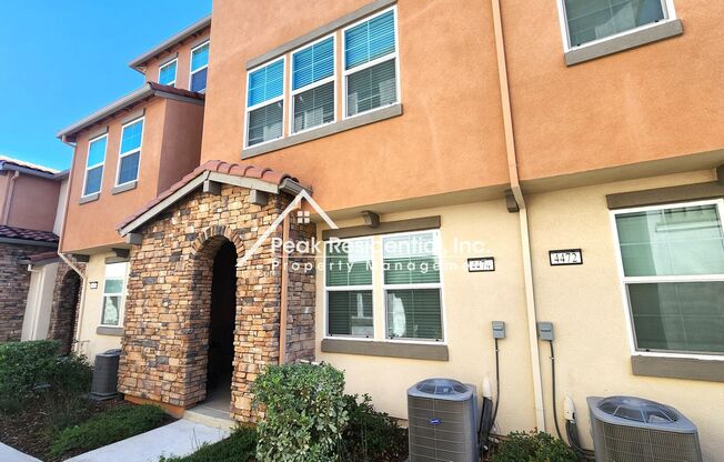 Newer 4bd/3.5ba North Natomas Townhouse with 2 Car Garage!