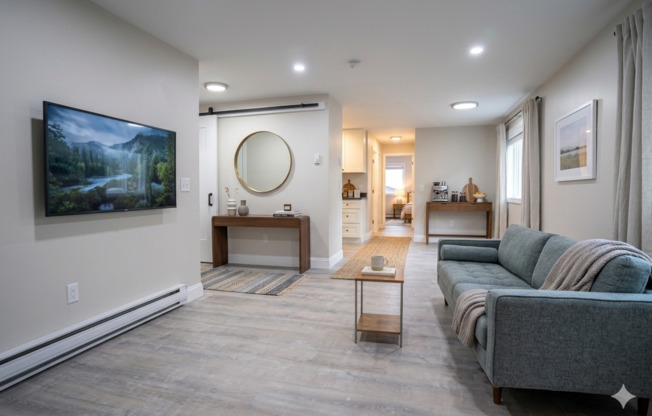 1 bed, 1 bath, 775 sqft, $2,400, Unit 50-3