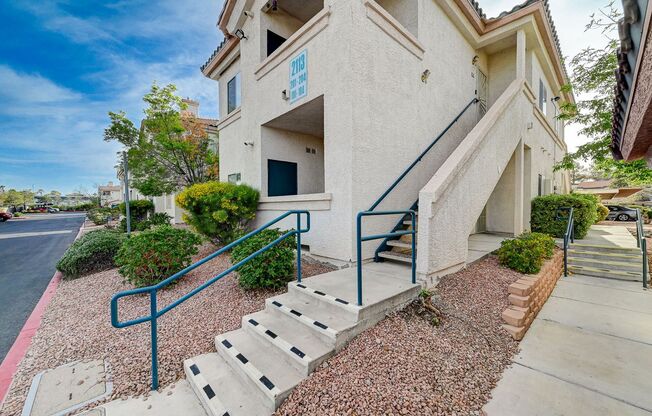 Spacious 2 Bedroom Condo in Gated Community!