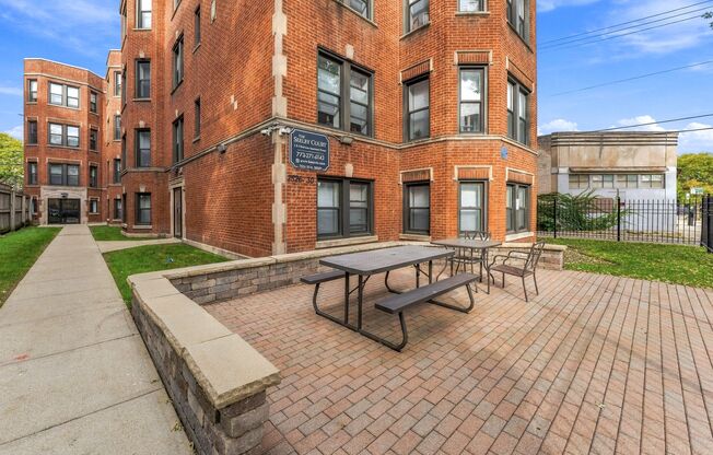 7526-7530 N Seeley Avenue