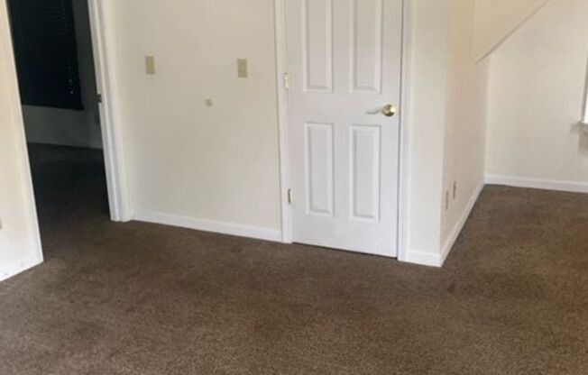 2 beds, 1 bath, $900