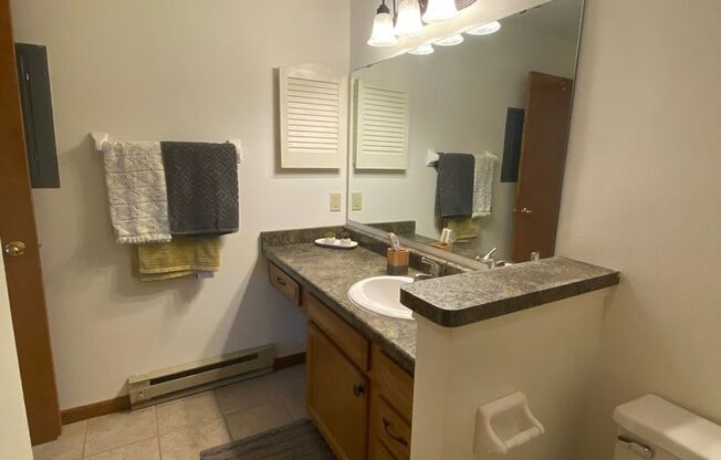 2 beds, 1 bath, 1,000 sqft, $1,680, Unit 7742RE