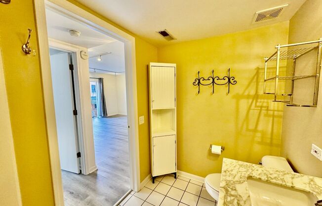 1 bed, 1 bath, $2,200, Unit Unit #305