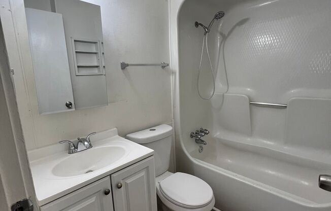 3 beds, 1 bath, $1,595