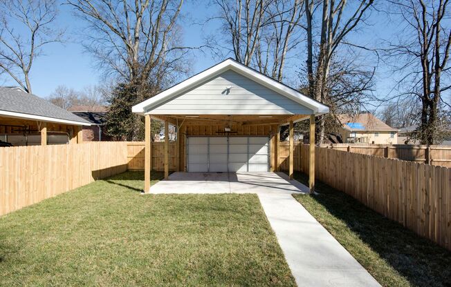 Great house with secure carport-Located in Buchanan Arts District