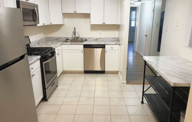 Nicely Updated Terrace Level  1/1 condo