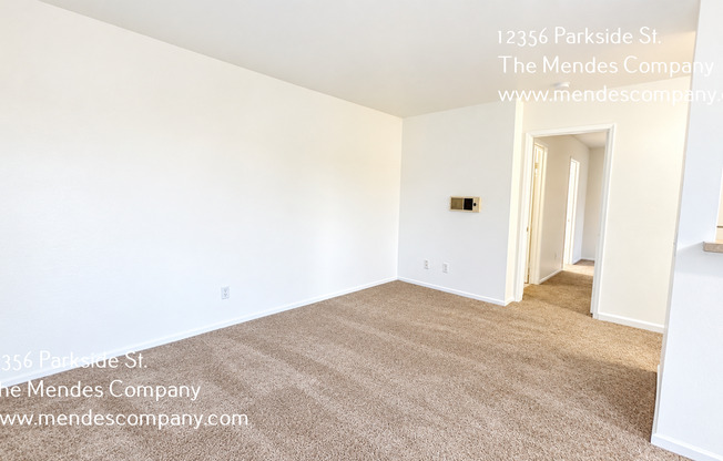Lakeside Courtyard Apartments