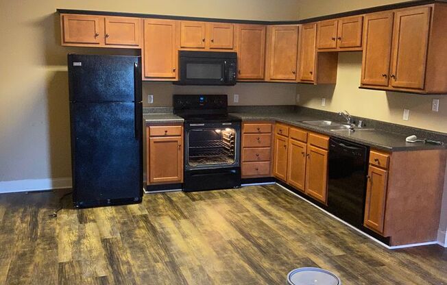 2 beds, 2 baths, 980 sqft, $895, Unit 25