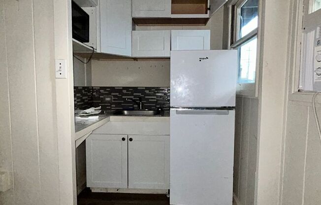 Studio, 1 bath, $1,300, Unit 6