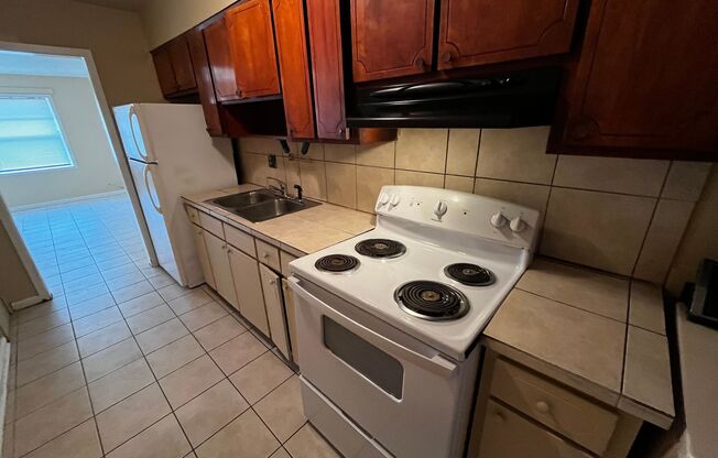 1 bed, 1 bath, $650, Unit Apt: 12