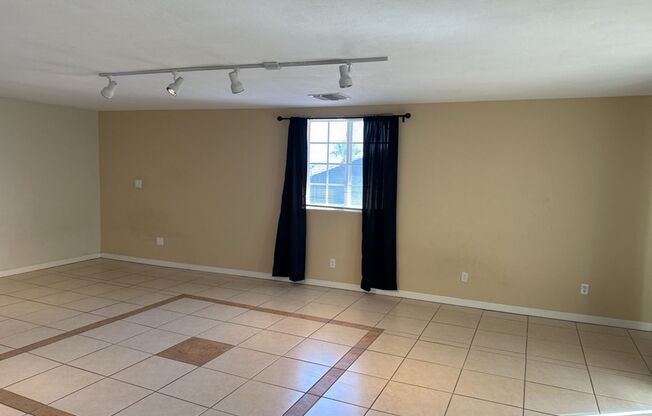 2 beds, 2 baths, $1,600