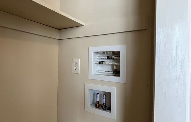Beautiful 3 bedroom 1.5 Bath Fully Remodeled Town House