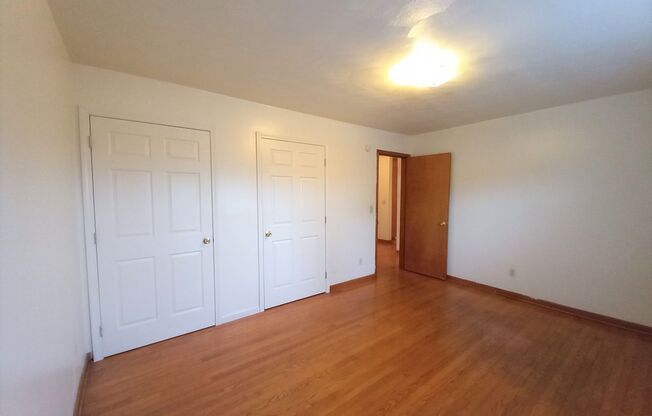 2 beds, 1 bath, 903 sqft, $1,190, Unit E-7