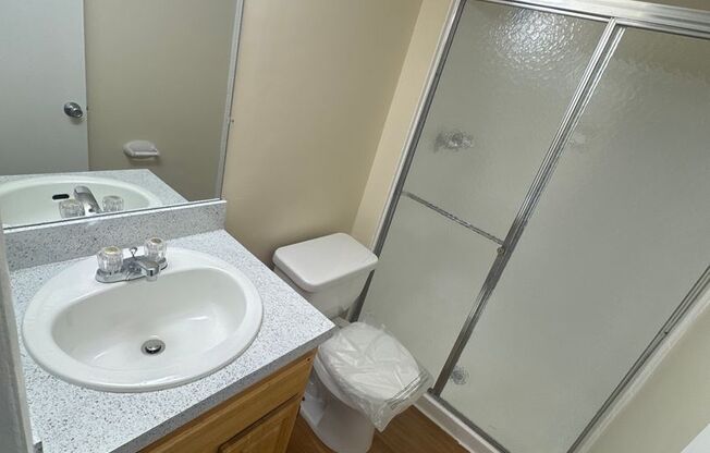 3 beds, 2 baths, 1,300 sqft, $2,100, Unit 3335 #202