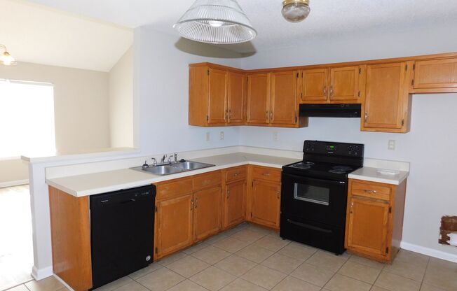 3 beds, 2 baths, $1,295