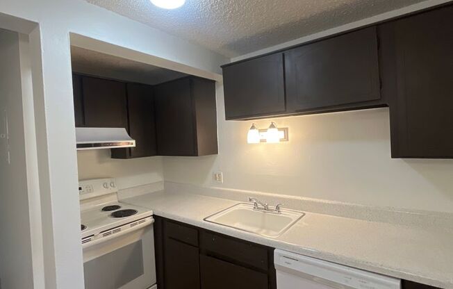 1 bed, 1 bath, 560 sqft, $850, Unit A-306