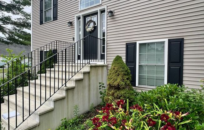 Stunning Single Family Home In Sixteen Acres with all the Amenities!