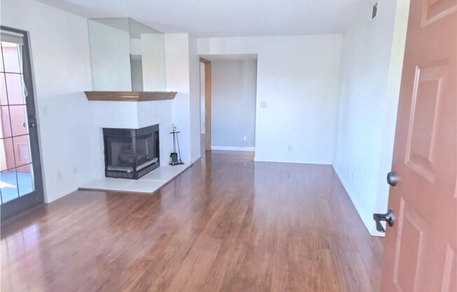 Inviting 2-Bedroom Condo with Pool, Spa & Fireplace