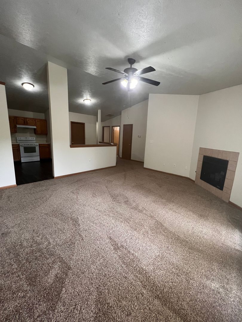 3521/3523 E Thornhill Circle