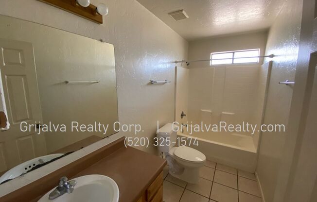 2 beds, 1 bath, 800 sqft, $1,050