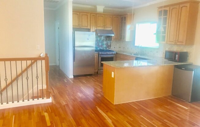 3 beds, 2.5 baths, $3,500