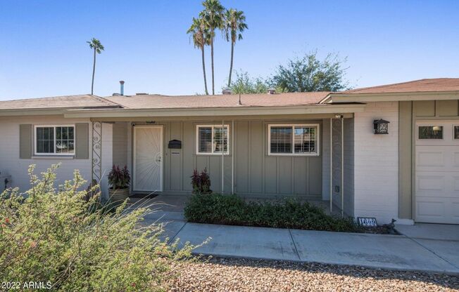 GORGEOUS PHOENIX MID-CENTURY ON A HUGE LOT!