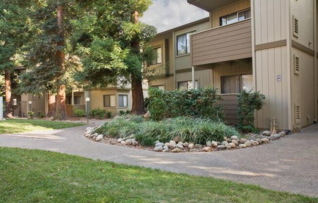 2 beds, 2 baths, 918 sqft, $1,800, Unit 29
