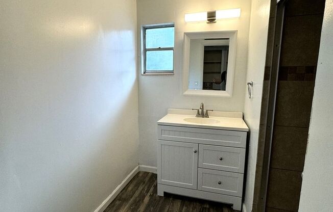 2 beds, 1 bath, $1,295, Unit # 4