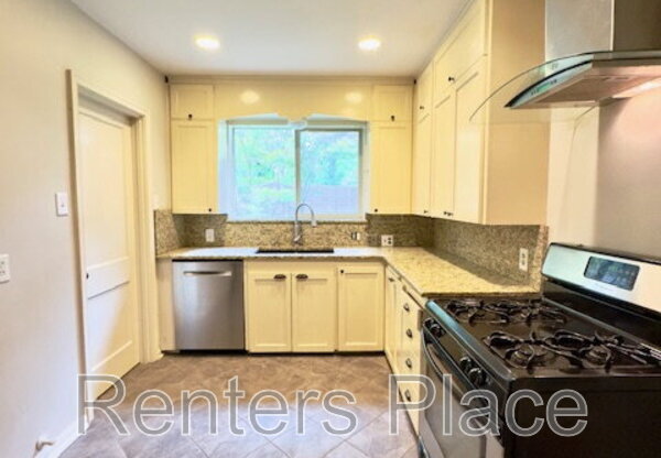 2127 S DELAWARE CT