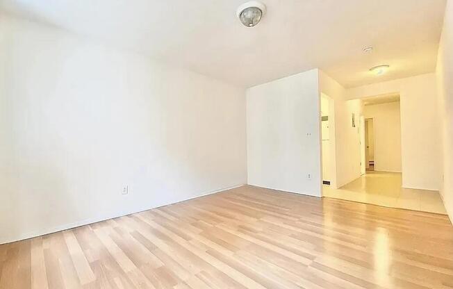 530 W 50 ST