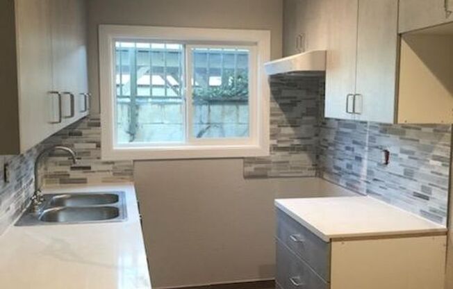 1 bed, 1 bath, $2,400, Unit 9